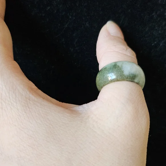 Jade Band Ring - Picture 4 of 4